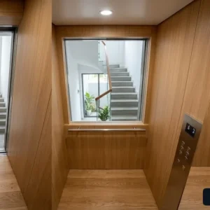 Lựa chọn thang máy cabin gỗ Veneer tối ưu diện tích cho nhà phố diện tích nhỏ.