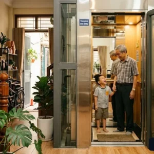 Thang máy mini 200kg với sức chứa 2 người là giải pháp tối ưu cho gia đình 3 thế hệ