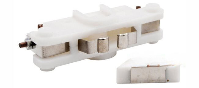 Điểm khóa cửa thang máy GS09